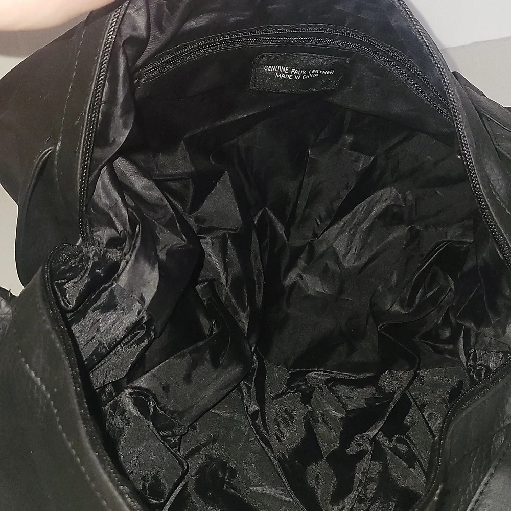 NWOT Maurices Black Vegan Pebble Leather Hobo/Backpack - Picture 7 of 8
